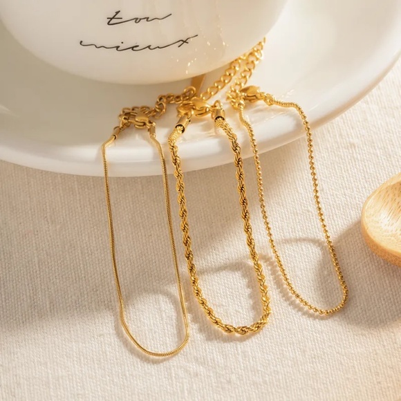 18KT Gold Minimalist Bracelet Set - Picture 3 of 5